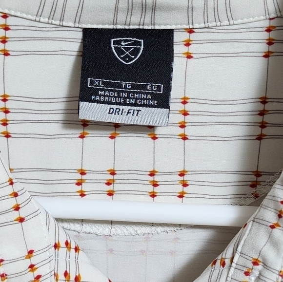 Nike short sleeve button-up shirt size Xlarge color white/ red - Picture 5 of 5